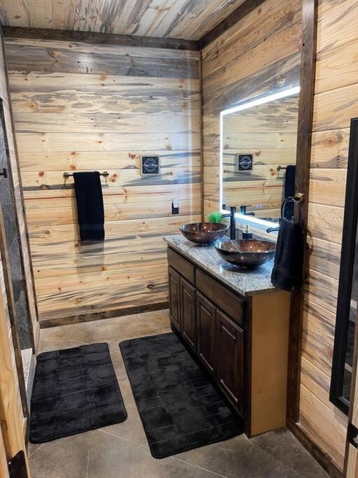 The Big Tex Luxury Cabin Is Epic Broken Bow Eksteriør bilde