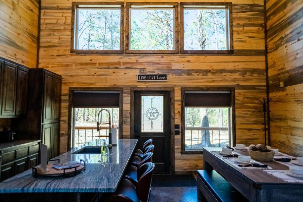 The Big Tex Luxury Cabin Is Epic Broken Bow Eksteriør bilde