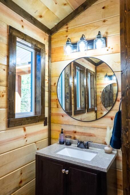 The Big Tex Luxury Cabin Is Epic Broken Bow Eksteriør bilde
