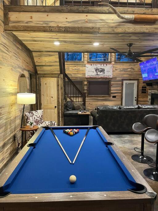 The Big Tex Luxury Cabin Is Epic Broken Bow Eksteriør bilde