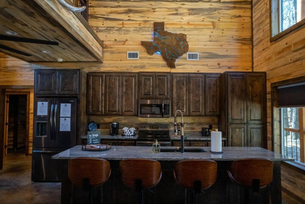 The Big Tex Luxury Cabin Is Epic Broken Bow Eksteriør bilde