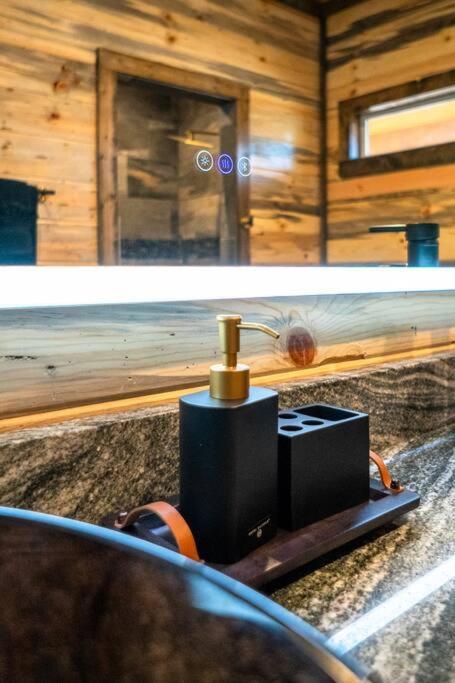 The Big Tex Luxury Cabin Is Epic Broken Bow Eksteriør bilde