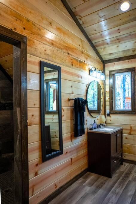 The Big Tex Luxury Cabin Is Epic Broken Bow Eksteriør bilde
