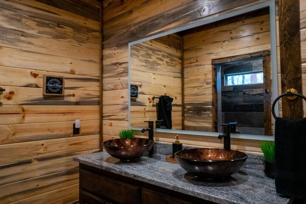The Big Tex Luxury Cabin Is Epic Broken Bow Eksteriør bilde