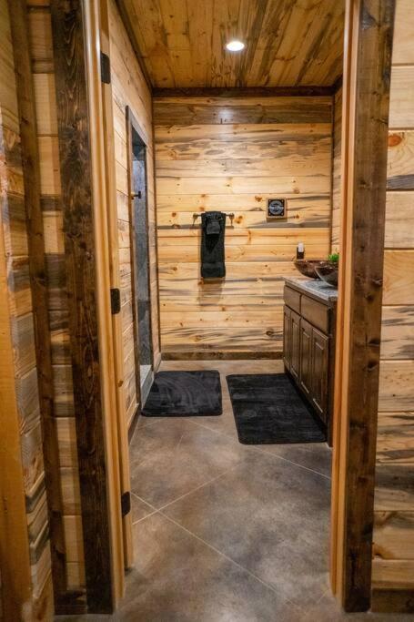 The Big Tex Luxury Cabin Is Epic Broken Bow Eksteriør bilde