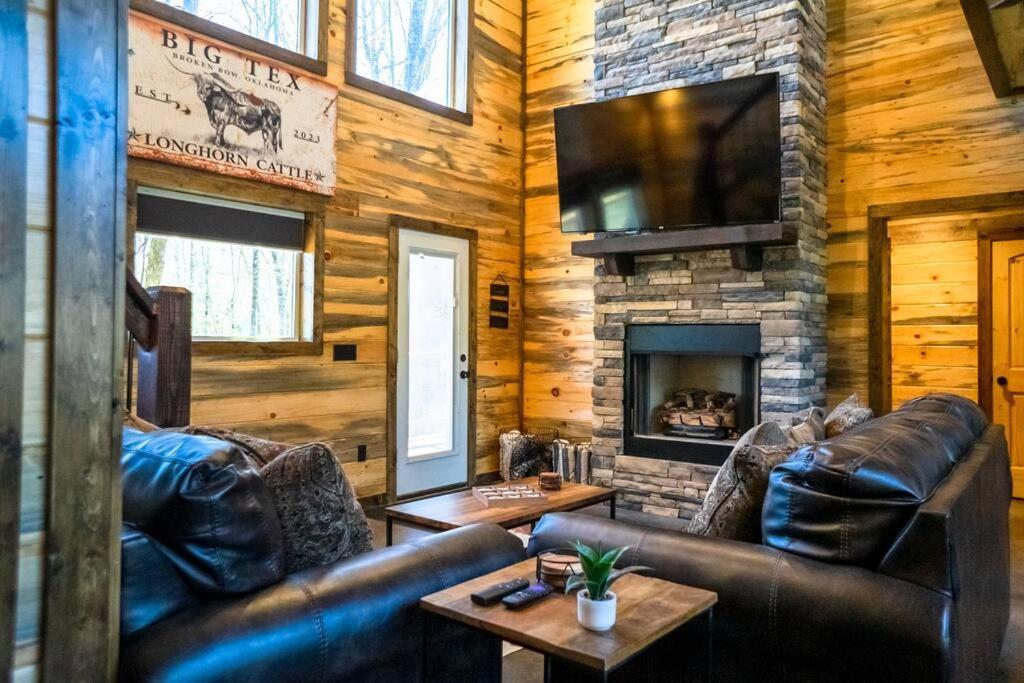 The Big Tex Luxury Cabin Is Epic Broken Bow Eksteriør bilde