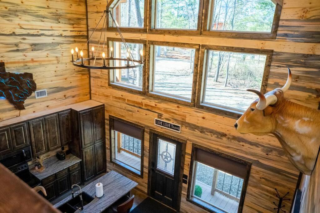 The Big Tex Luxury Cabin Is Epic Broken Bow Eksteriør bilde