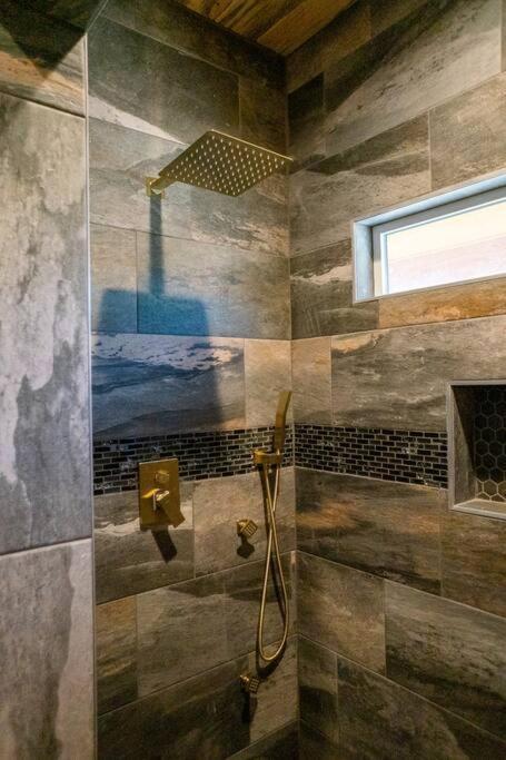 The Big Tex Luxury Cabin Is Epic Broken Bow Eksteriør bilde