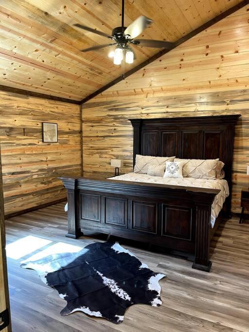 The Big Tex Luxury Cabin Is Epic Broken Bow Eksteriør bilde