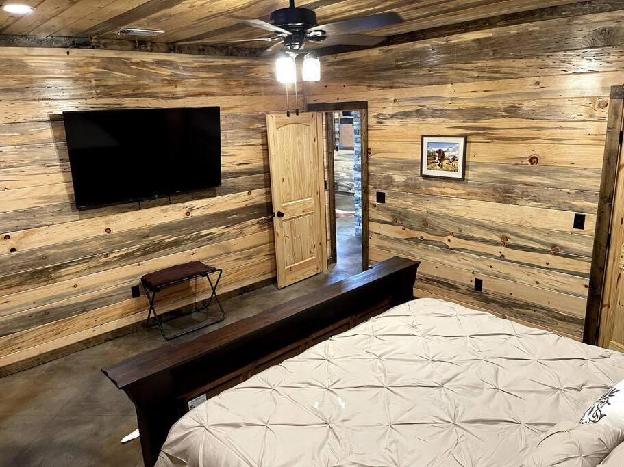 The Big Tex Luxury Cabin Is Epic Broken Bow Eksteriør bilde