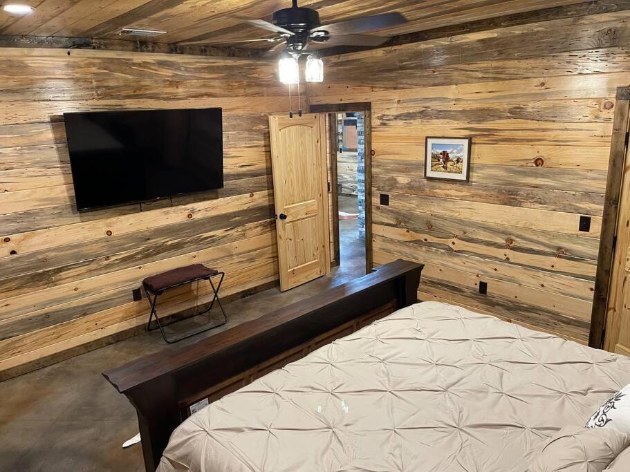 The Big Tex Luxury Cabin Is Epic Broken Bow Eksteriør bilde