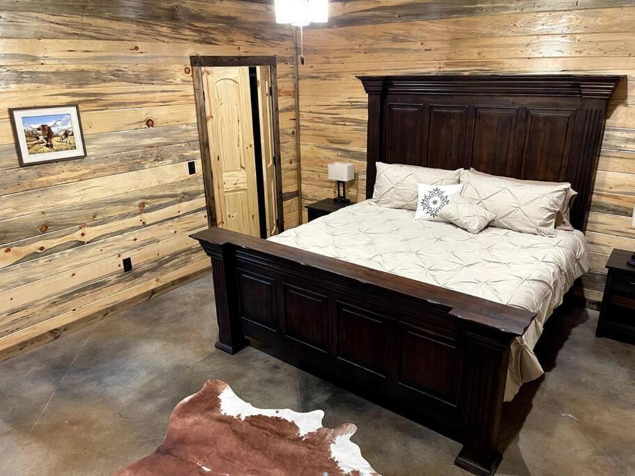 The Big Tex Luxury Cabin Is Epic Broken Bow Eksteriør bilde