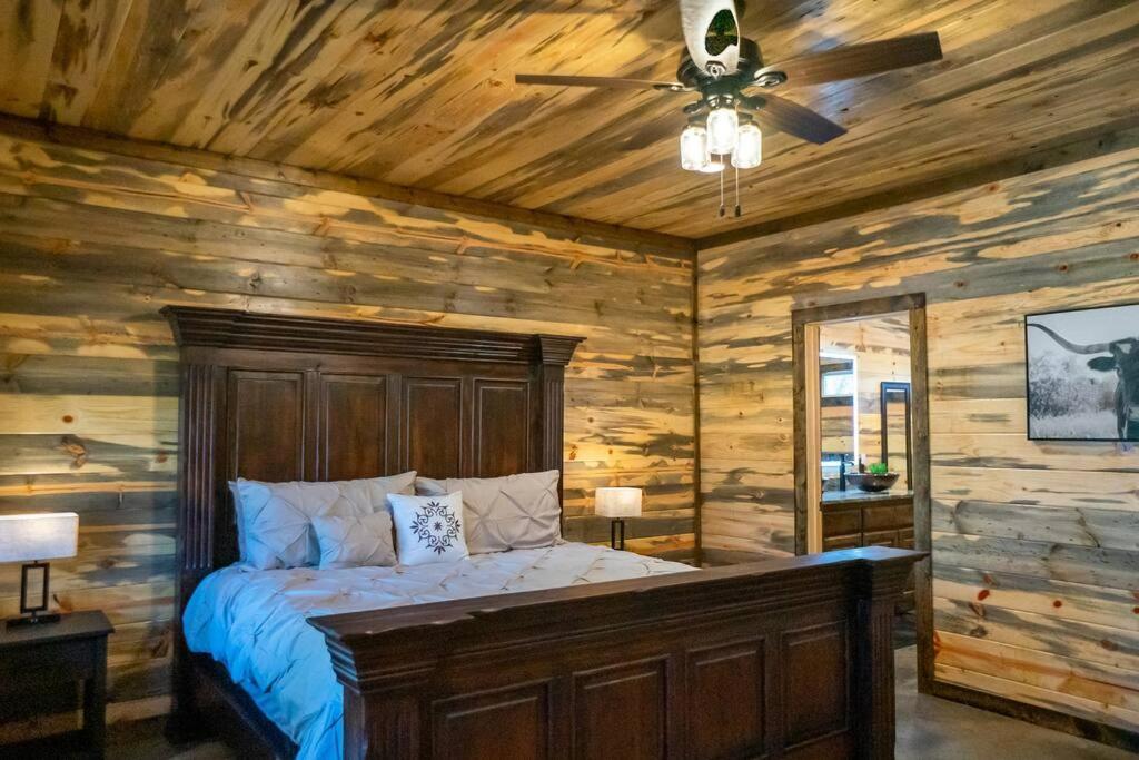 The Big Tex Luxury Cabin Is Epic Broken Bow Eksteriør bilde