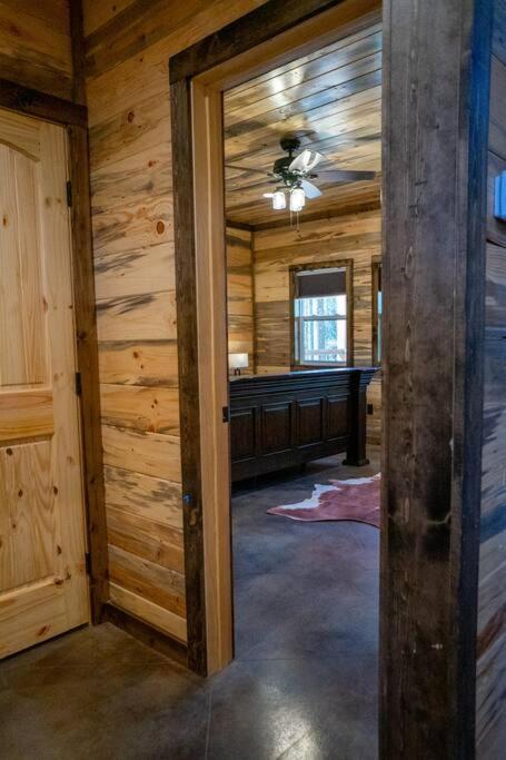 The Big Tex Luxury Cabin Is Epic Broken Bow Eksteriør bilde