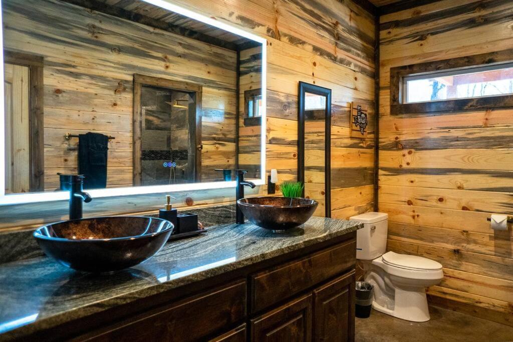 The Big Tex Luxury Cabin Is Epic Broken Bow Eksteriør bilde